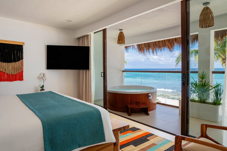 Image du the beachfront by the fives hotel garden offert par VosVacances.ca